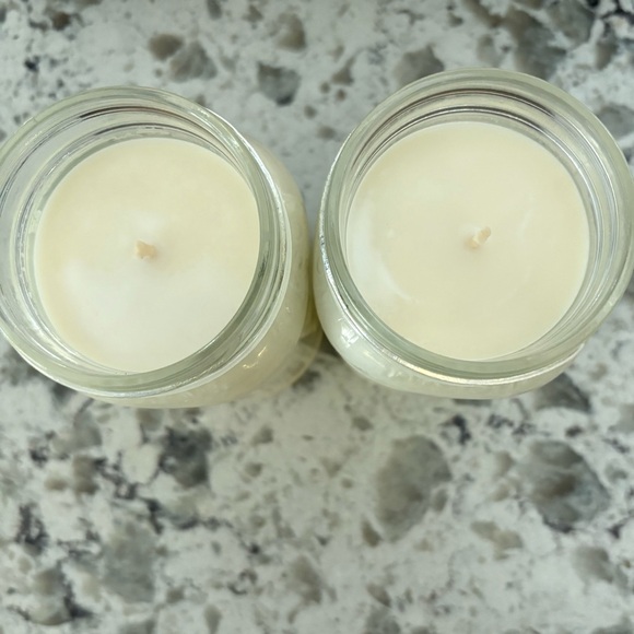 Antique Candle Co. 16 oz Candles - Peppermint Bark & Maple Butter - Picture 2 of 2